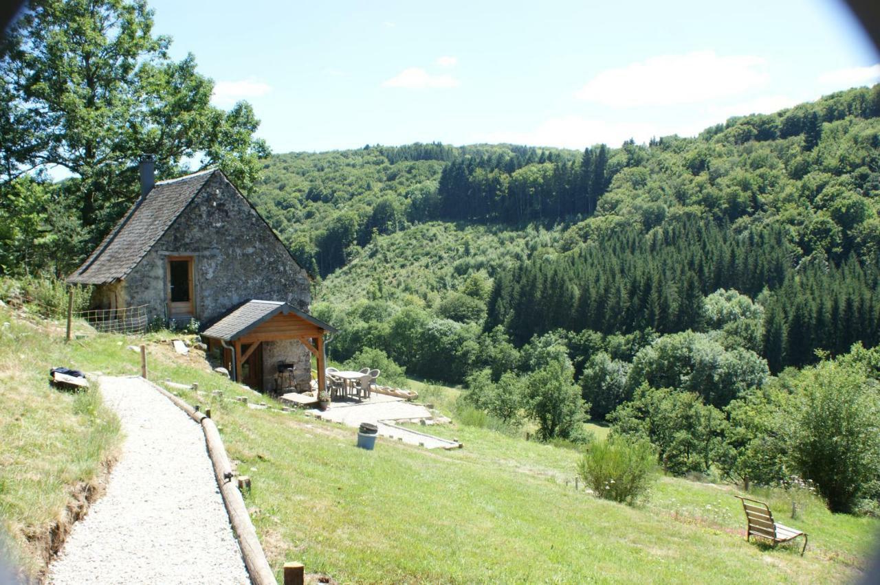 Le Gite De Chomet La Tour-dʼAuvergne Exterior foto