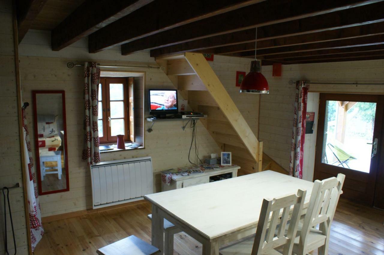 Le Gite De Chomet La Tour-dʼAuvergne Exterior foto